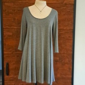 Gently worn rayon/spandex 3/4 length sleeve tunic top/dress. Gray/blk stripe.